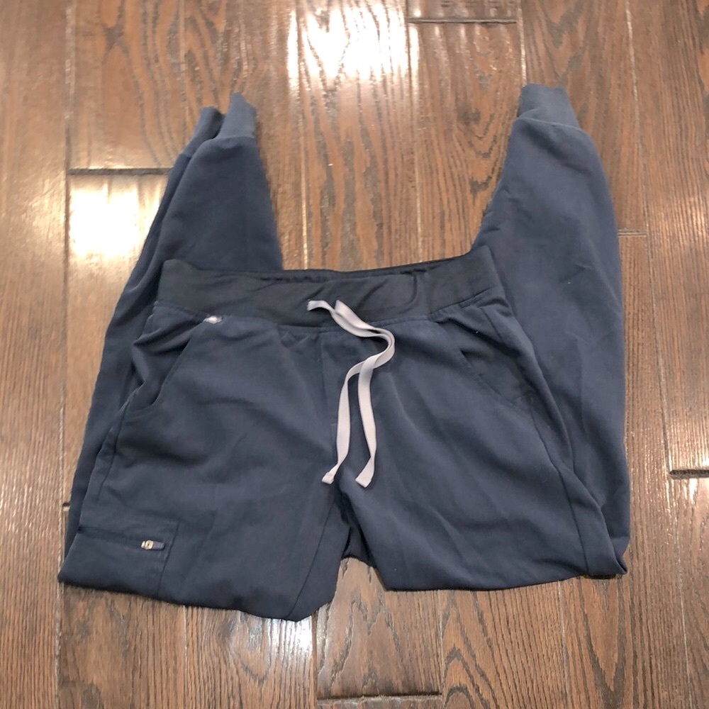 Figs technical collection nurses joggers size small